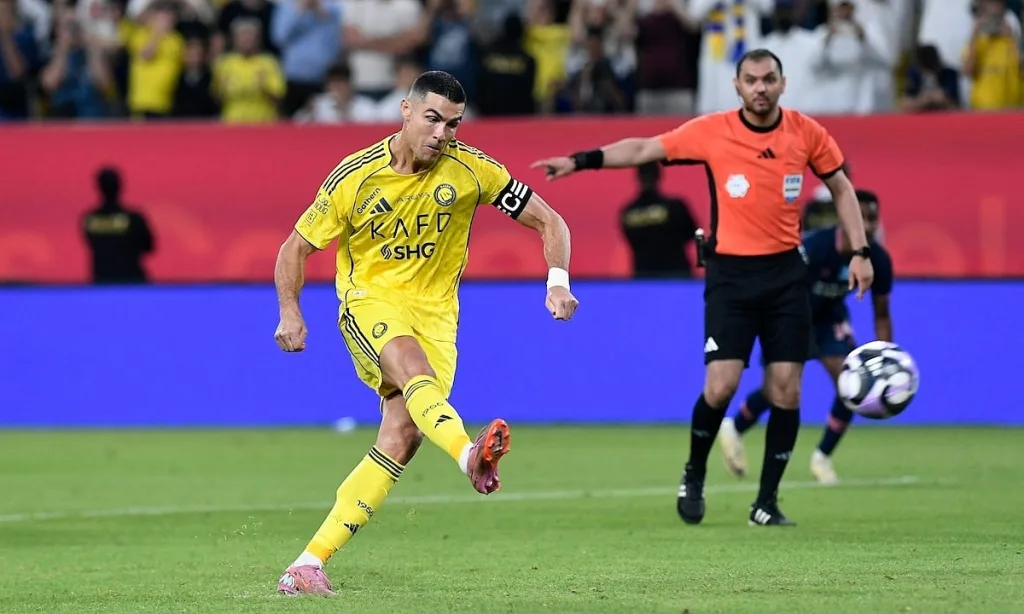 Chuyên gia Arab Saudi: 'Ronaldo ảo tưởng vai trò ở Al Nassr'