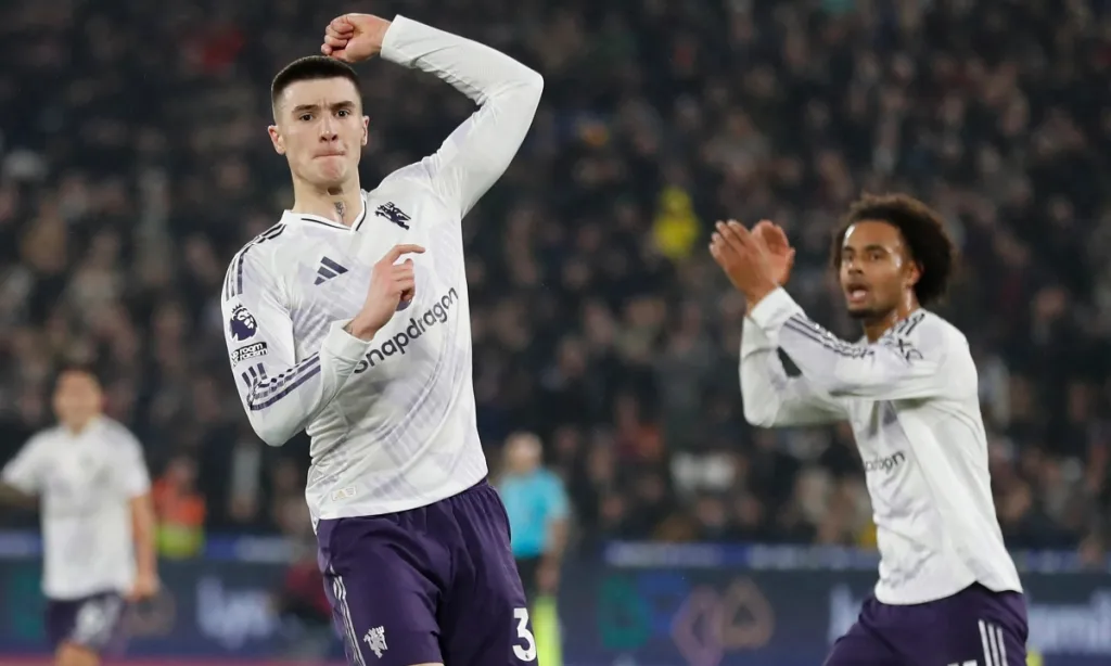 Man Utd thoát thua West Ham ở phút cuối