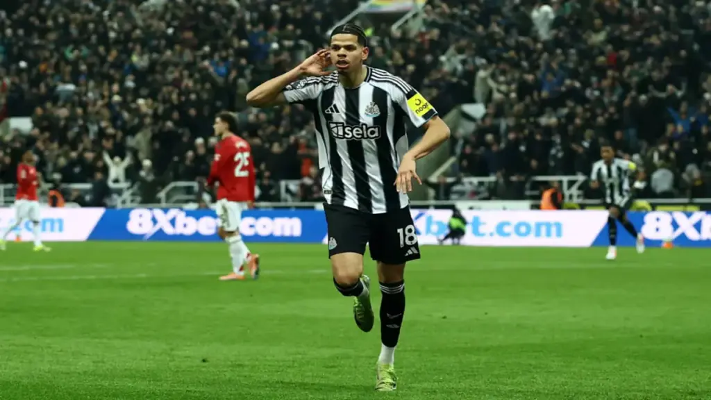 Man Utd thua trận đầu dưới thời Carrick